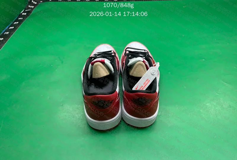 Air Jordan 1 Retro Low Chicago (2016) (705329-600) 6