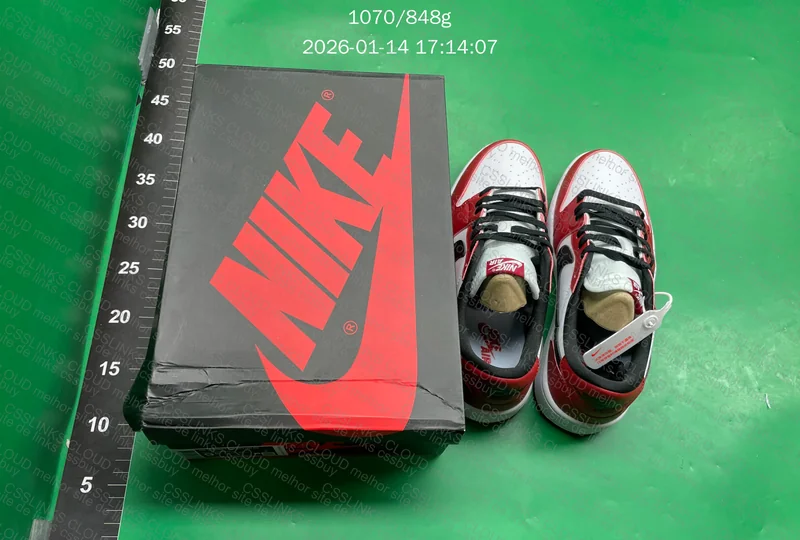 Air Jordan 1 Retro Low Chicago (2016) (705329-600) 8