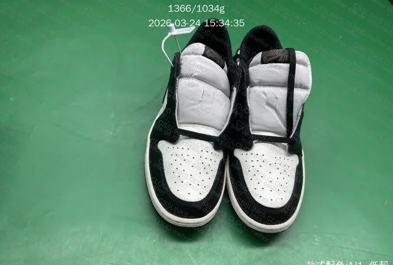 AIR JORDAN 1 RETRO LOW OG 4