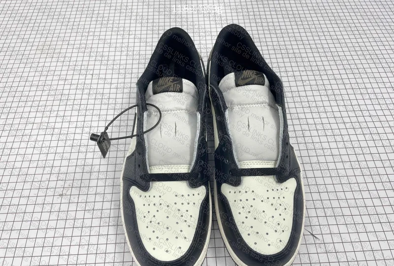 Air Jordan 1 Retro Low OG Mocha