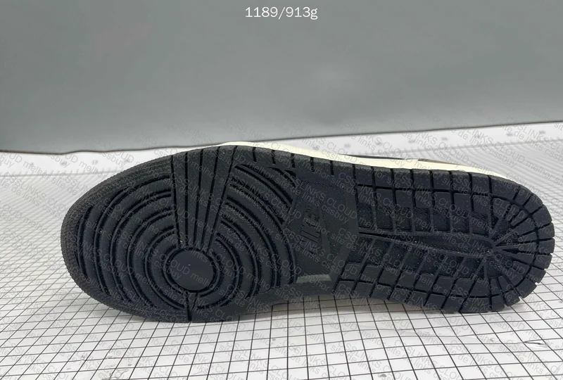 Air Jordan 1 Retro Low OG Mocha 2