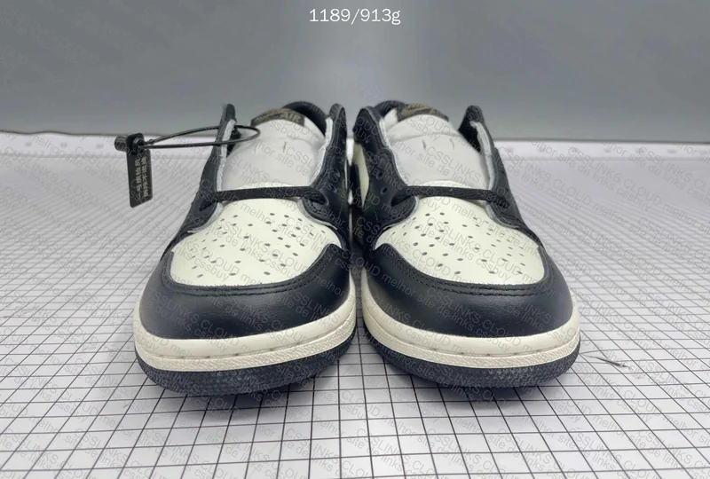 Air Jordan 1 Retro Low OG Mocha 3