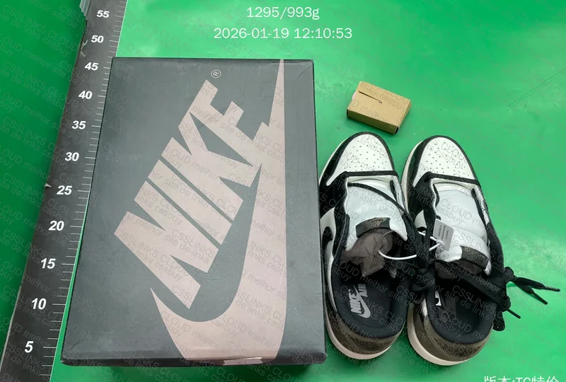 Air Jordan 1 Retro Low OG Mocha (CZ0790-102) 9