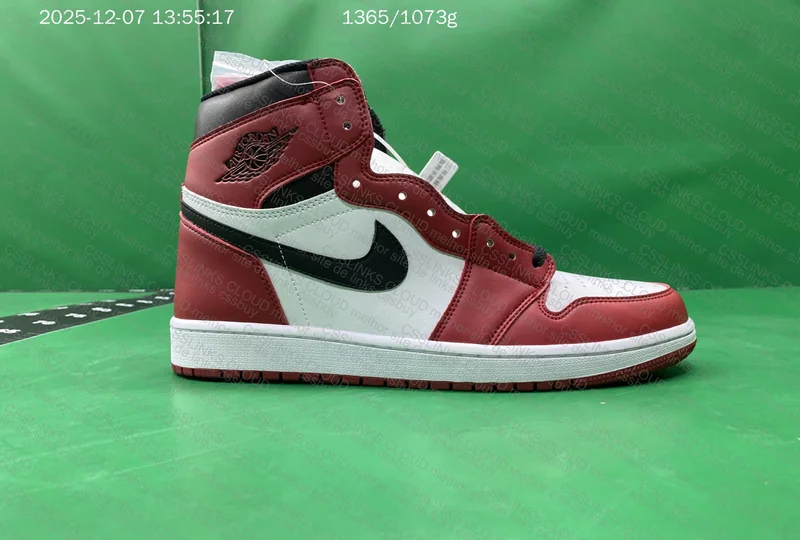 Air Jordan 1 Retro OG 4