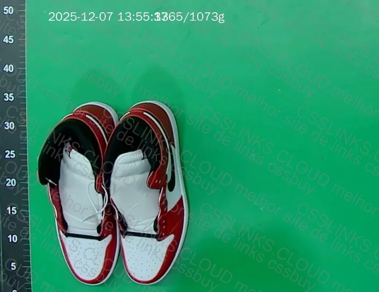 Air Jordan 1 Retro OG 9