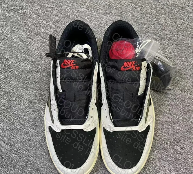 Air Jordan 1 Travis Scott 4