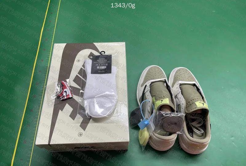 Air Jordan 1 - Travis Scott Golf 3