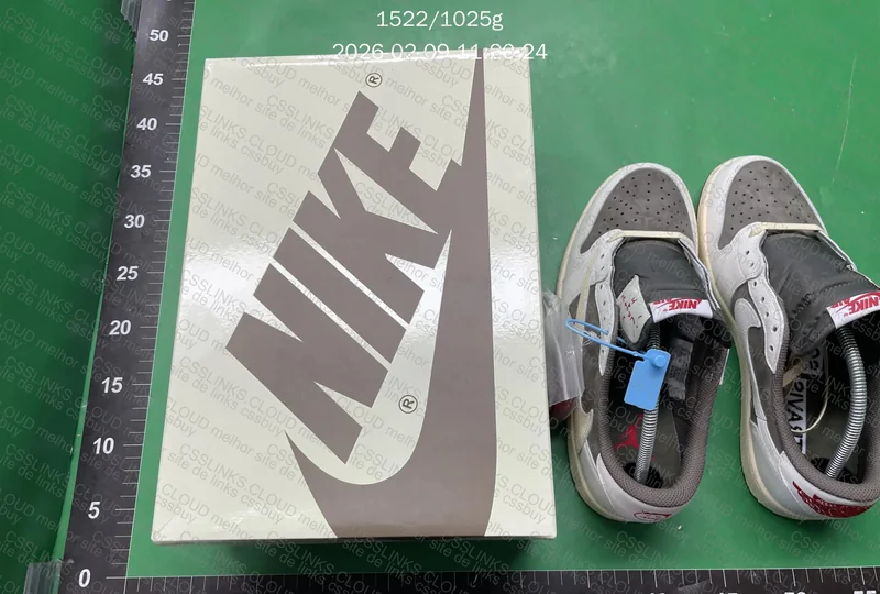 Air Jordan 1 Travis Scott Reverse Mocha