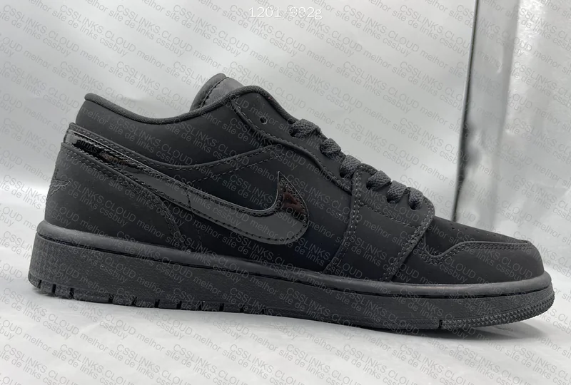 Air Jordan 1 Triple Black 4