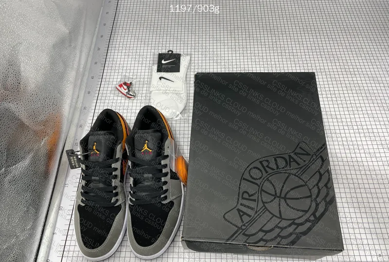 Air Jordan 1 Vivid Orange 2