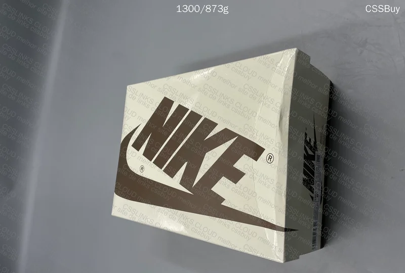 Air Jordan 1 x Travis Scott Reverse Mocha 2
