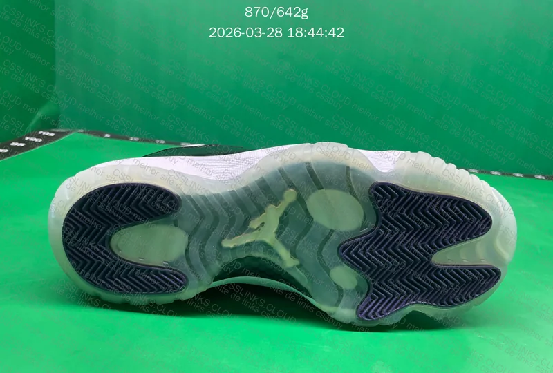 Air Jordan 11 Concord 3