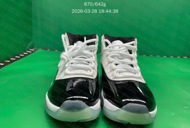 Air Jordan 11 Concord 4