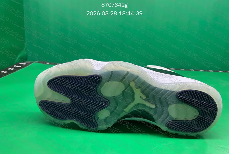 Air Jordan 11 Concord 5