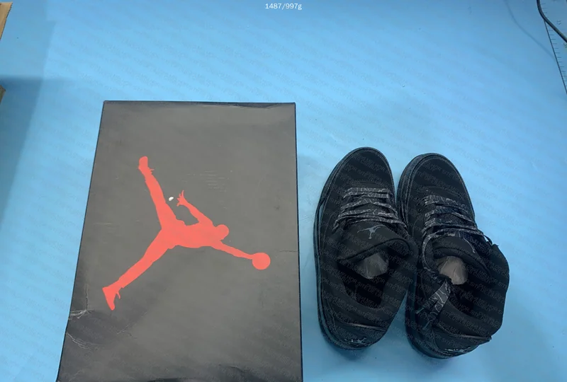 Air Jordan 3 Black Cat (Help)