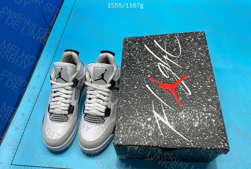 Air Jordan 4 2
