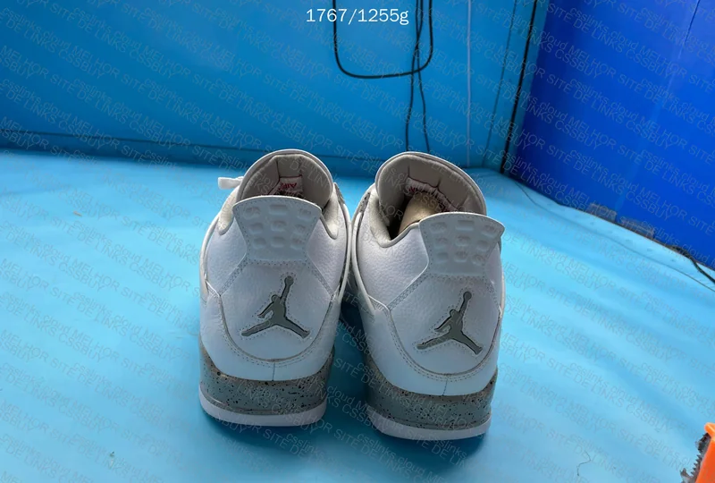 Air Jordan 4 2