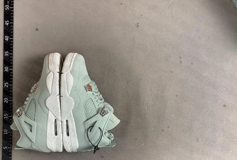 Air Jordan 4 2