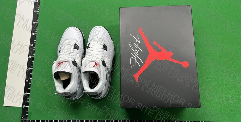 Air Jordan 4