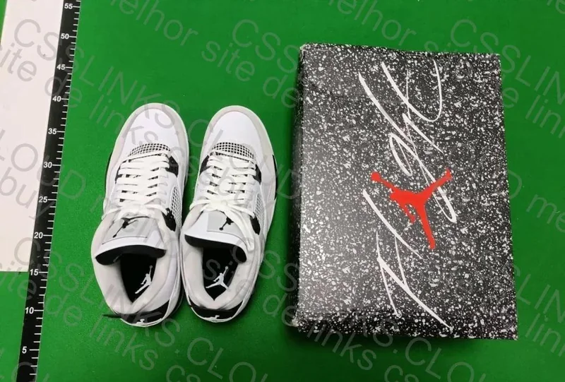 Air Jordan 4 4