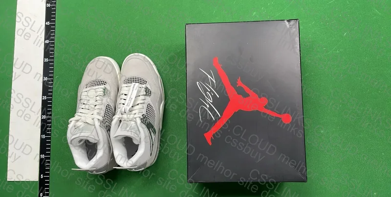 AIR JORDAN 4
