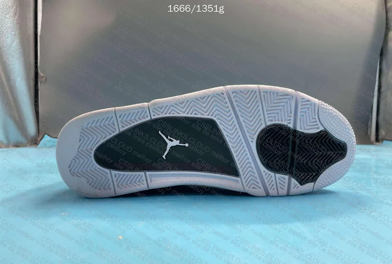 Air Jordan 4 (AJ4) 4