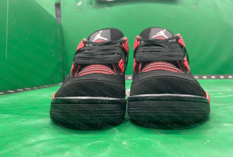Air Jordan 4 "Black Red" 4
