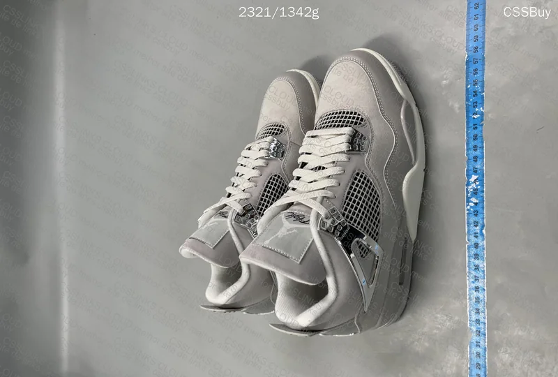 Air Jordan 4 Frozen Moments 2