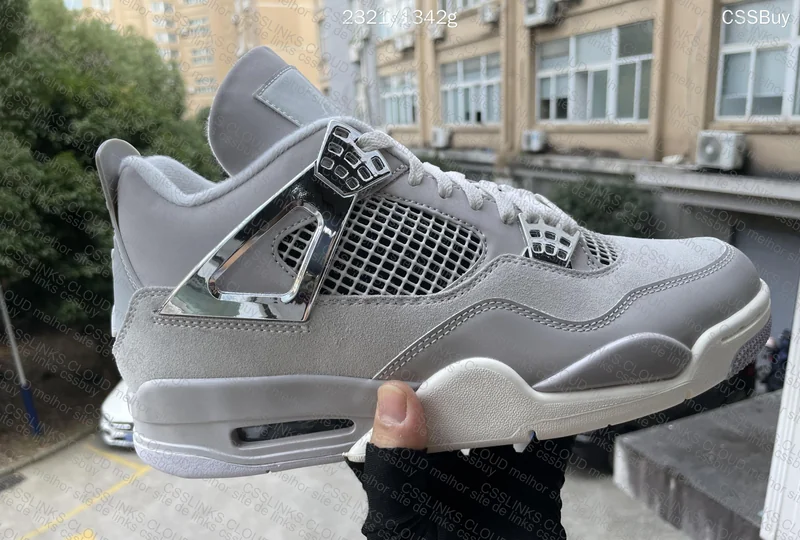 Air Jordan 4 Frozen Moments 4