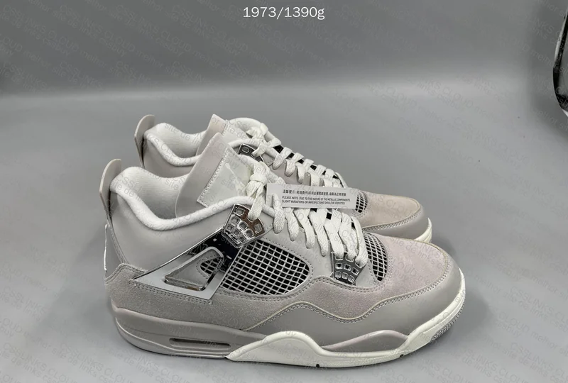 Air Jordan 4 Frozen Moments