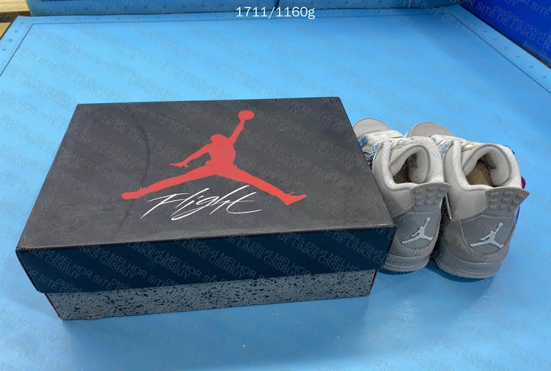 Air Jordan 4 Frozen Moments