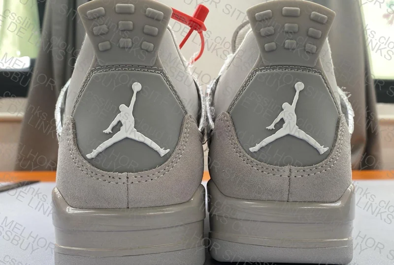 Air Jordan 4 Frozen Moments