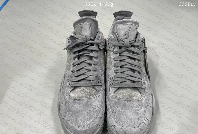 Air Jordan 4 KAWS 3