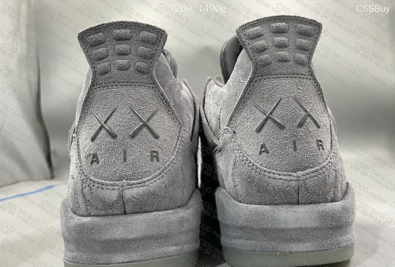 Air Jordan 4 KAWS 4