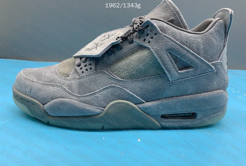 Air Jordan 4 KAWS