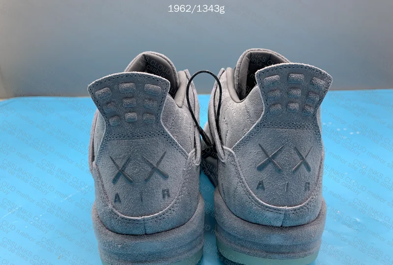 Air Jordan 4 KAWS 4