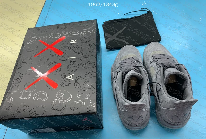 Air Jordan 4 KAWS 5