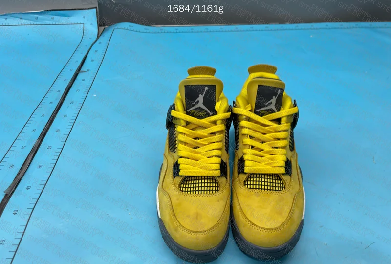 Air Jordan 4 Lightning