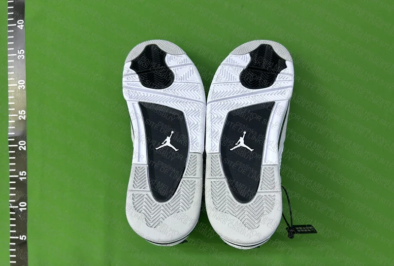 Air Jordan 4 Military Black 3