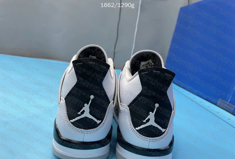 Air Jordan 4 Military Black 3