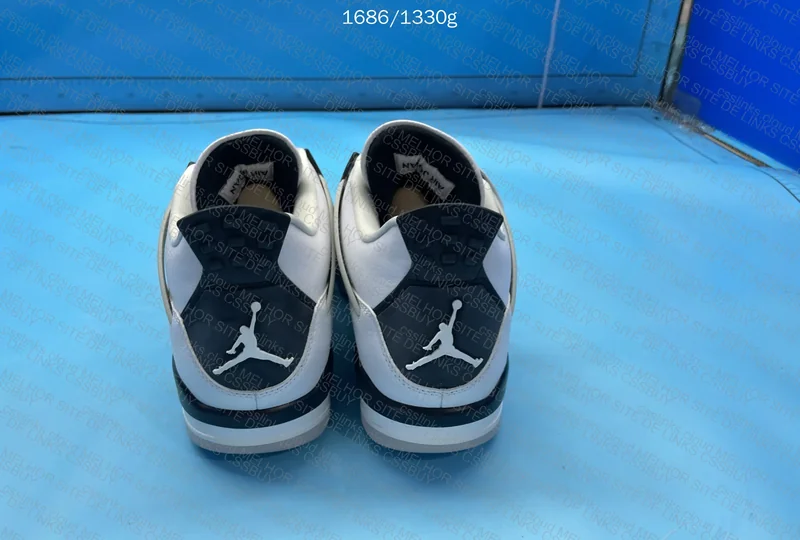 Air Jordan 4 Military Black 3