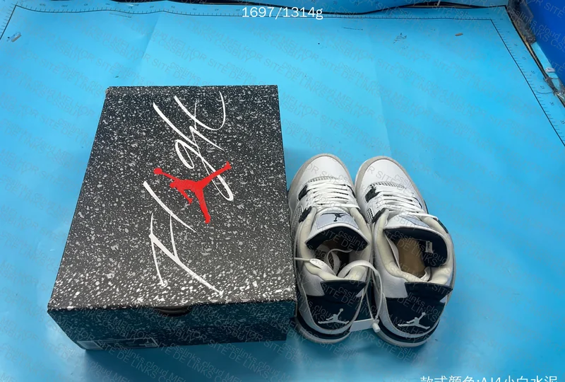 Air Jordan 4 Military Black 2