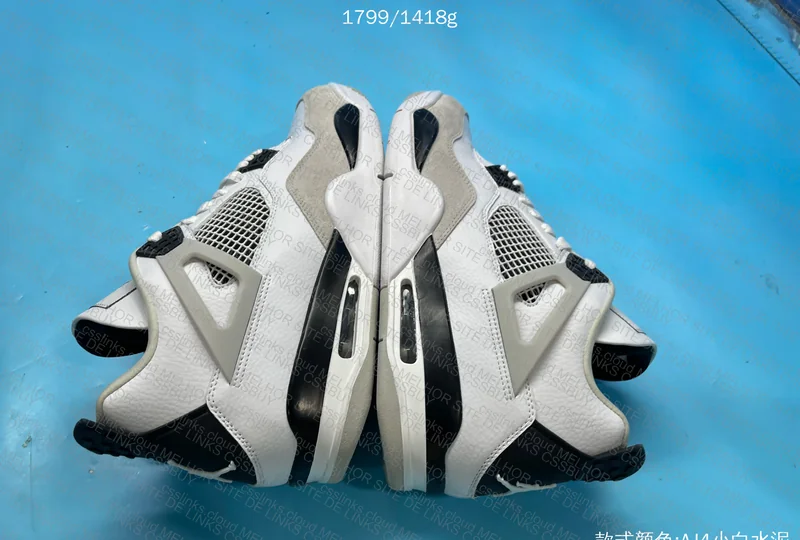Air Jordan 4 Military Black 4