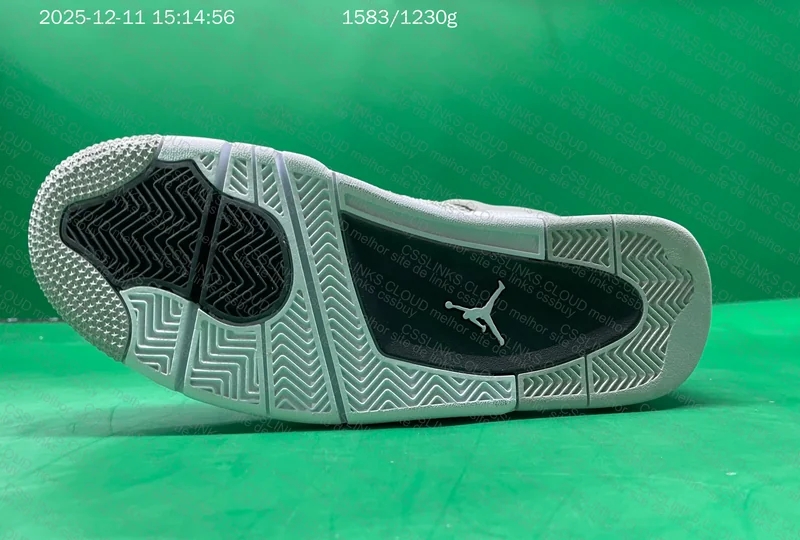 Air Jordan 4 Military Black 3