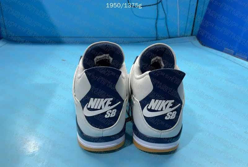 Air Jordan 4 Navy 2