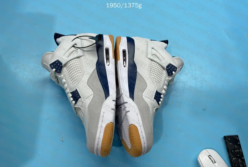 Air Jordan 4 Navy 4