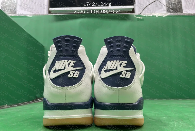 Air Jordan 4 Navy 2