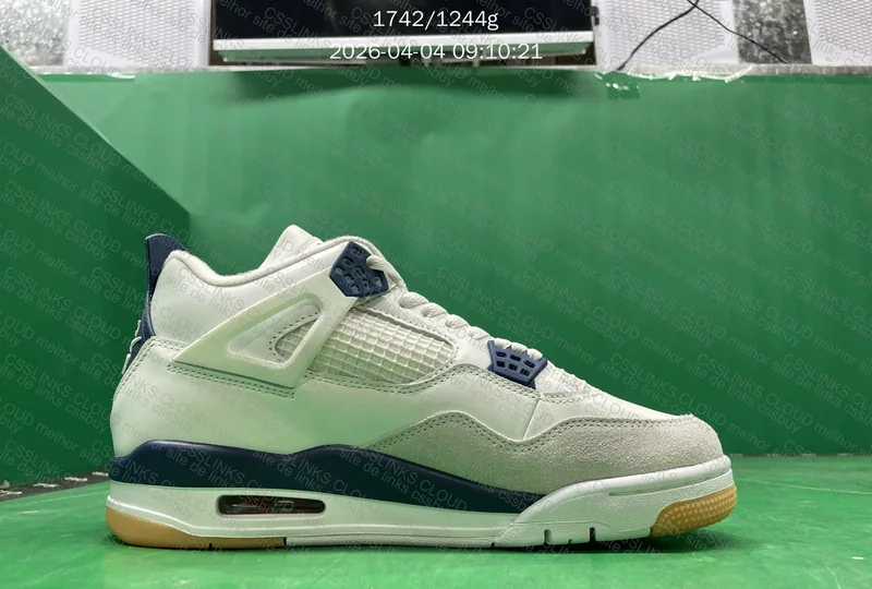 Air Jordan 4 Navy 3