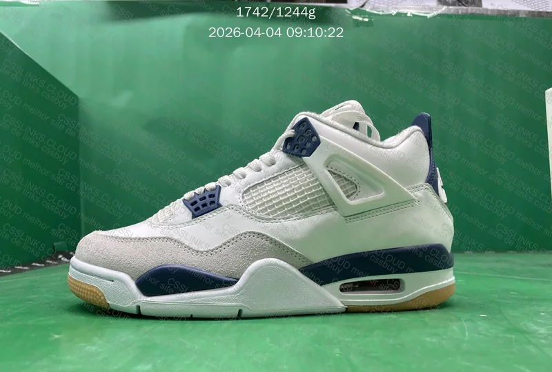 Air Jordan 4 Navy 4