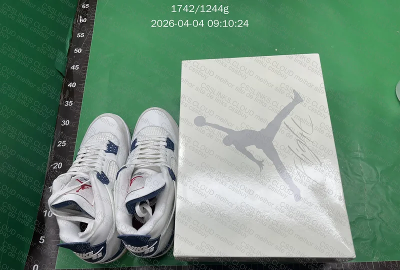 Air Jordan 4 Navy 8